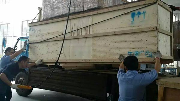 灌裝機打包裝車(chē)